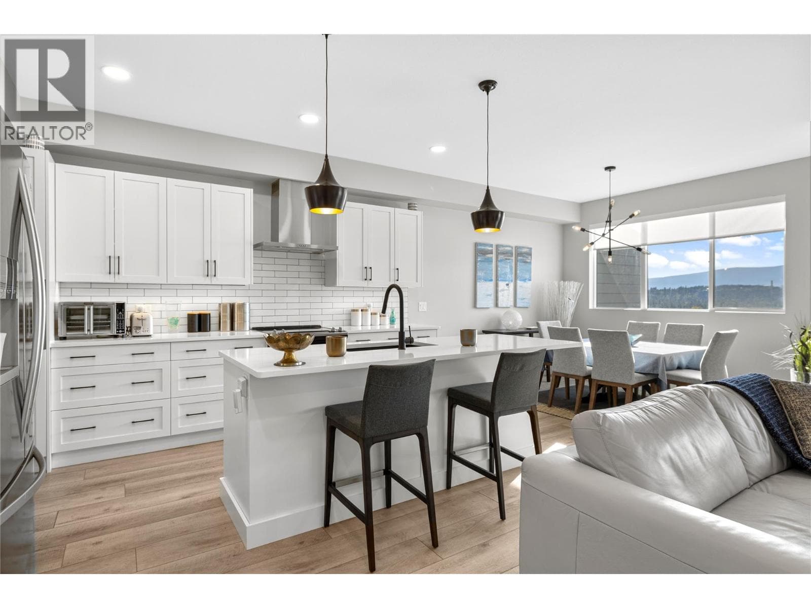 2353 HAWKS BOULEVARD — photo 4
