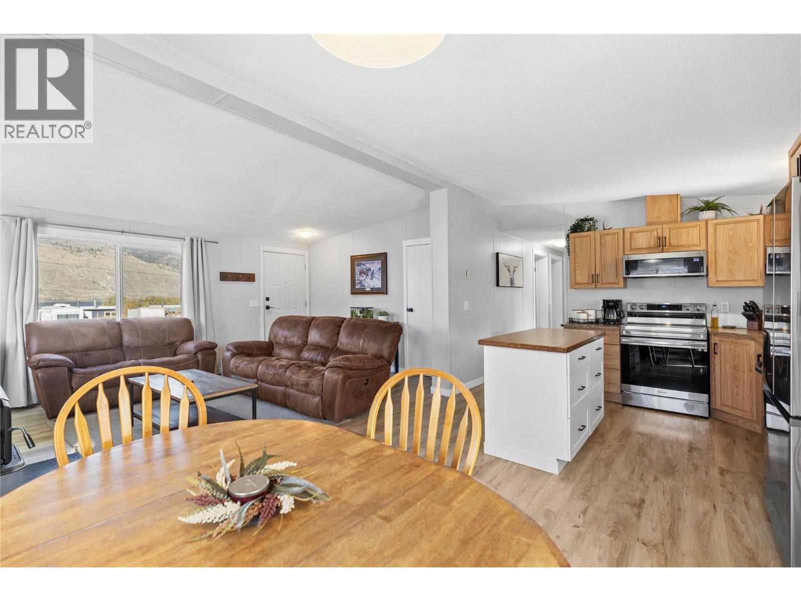 7020 WATSON Drive E, Interior REALTORS® — photo 2