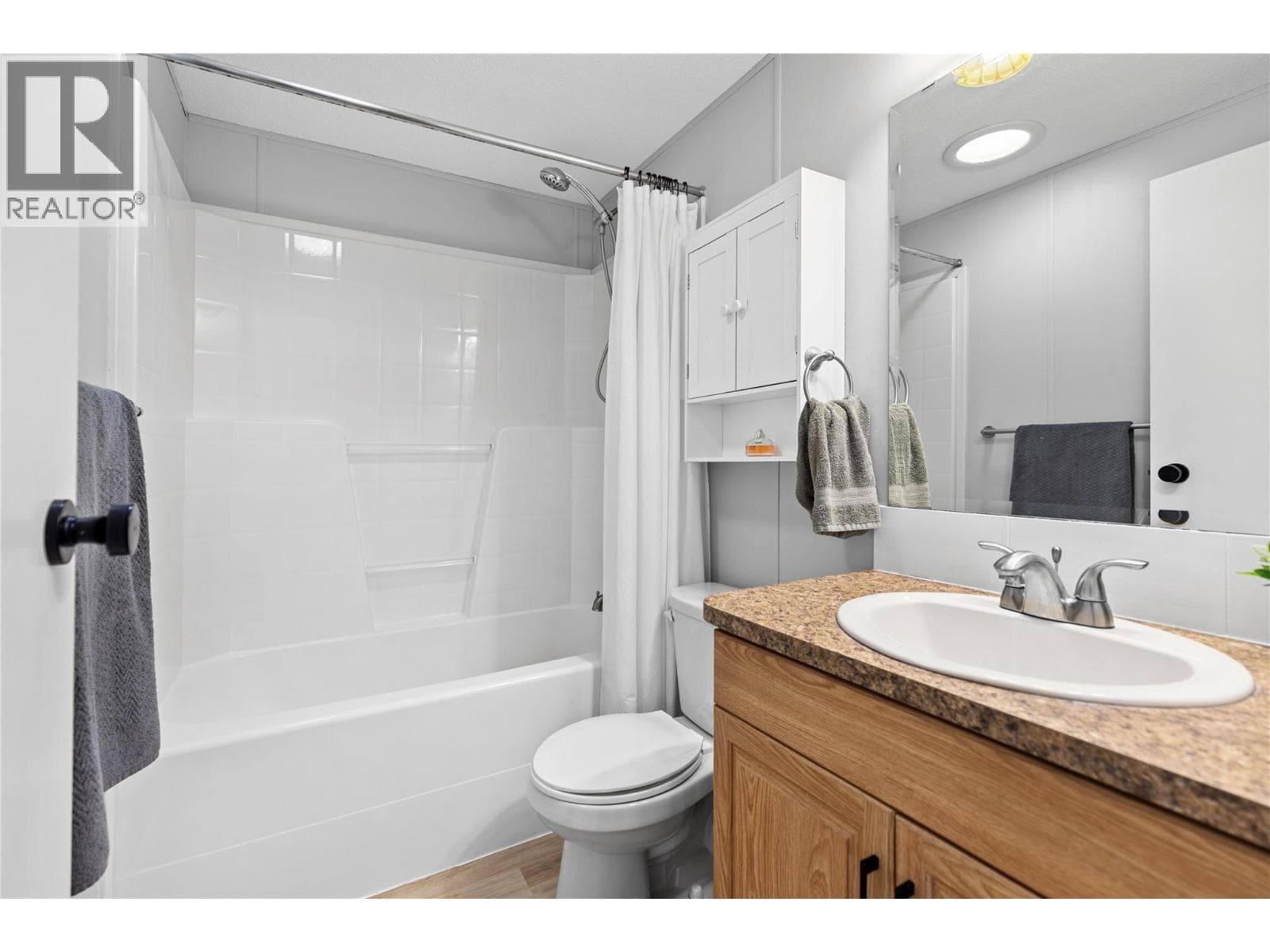 7020 WATSON Drive E, Interior REALTORS® — photo 4