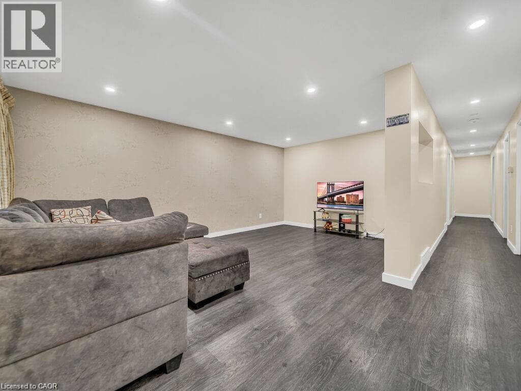 34 BELWOOD CRESCENT, Cornerstone — photo 3