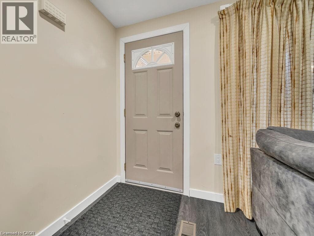34 BELWOOD CRESCENT, Cornerstone — photo 4