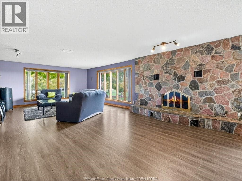 2495 Division ROAD North, Windsor — photo 5