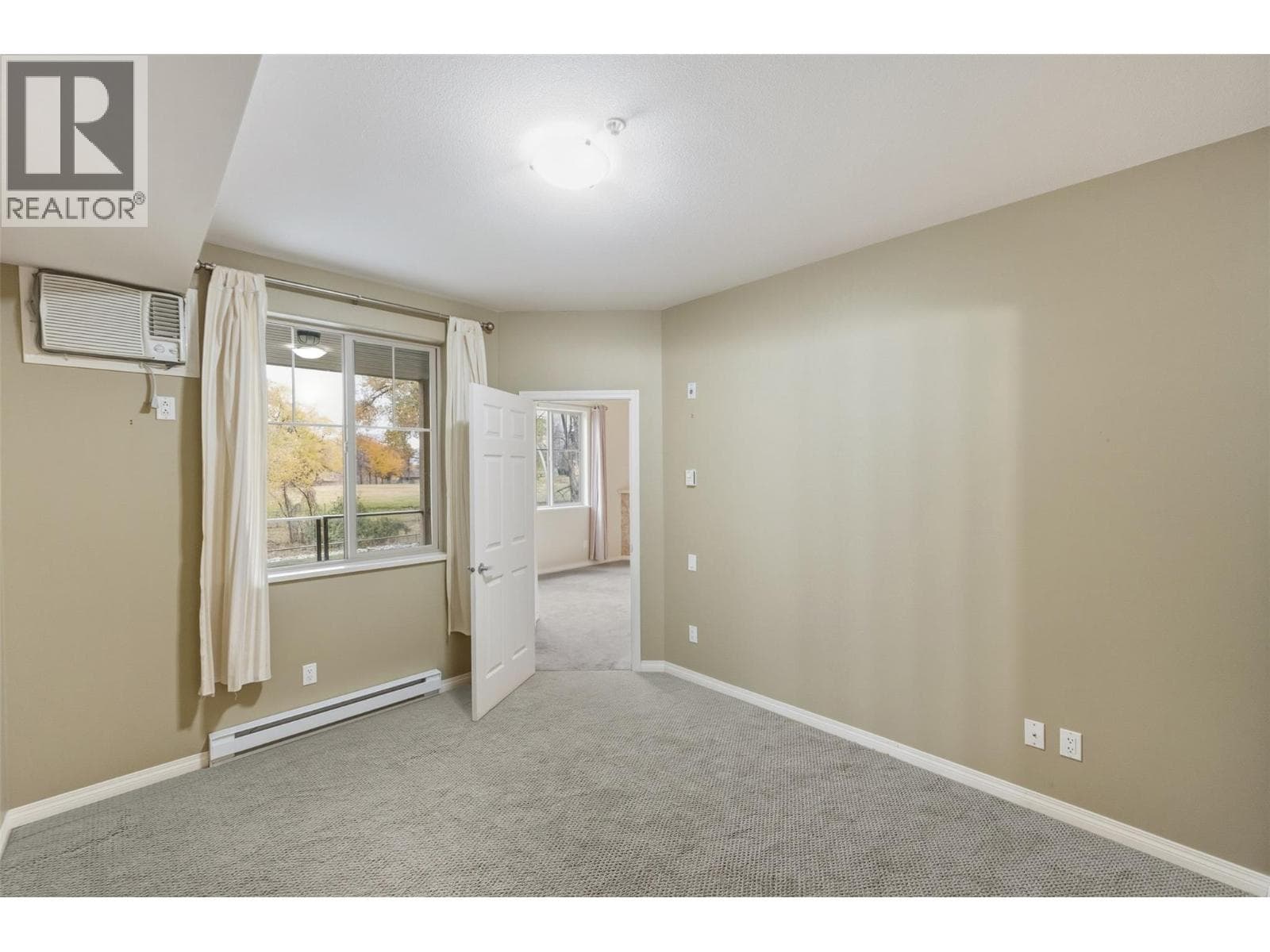 921 Spillway Road Unit# 105A, Interior REALTORS® — photo 2