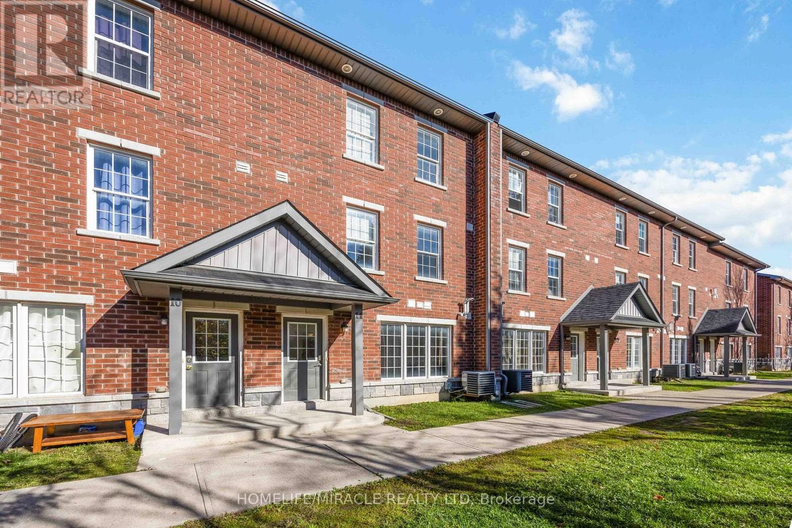 11 - 244 PENETANGUISHENE ROAD in 