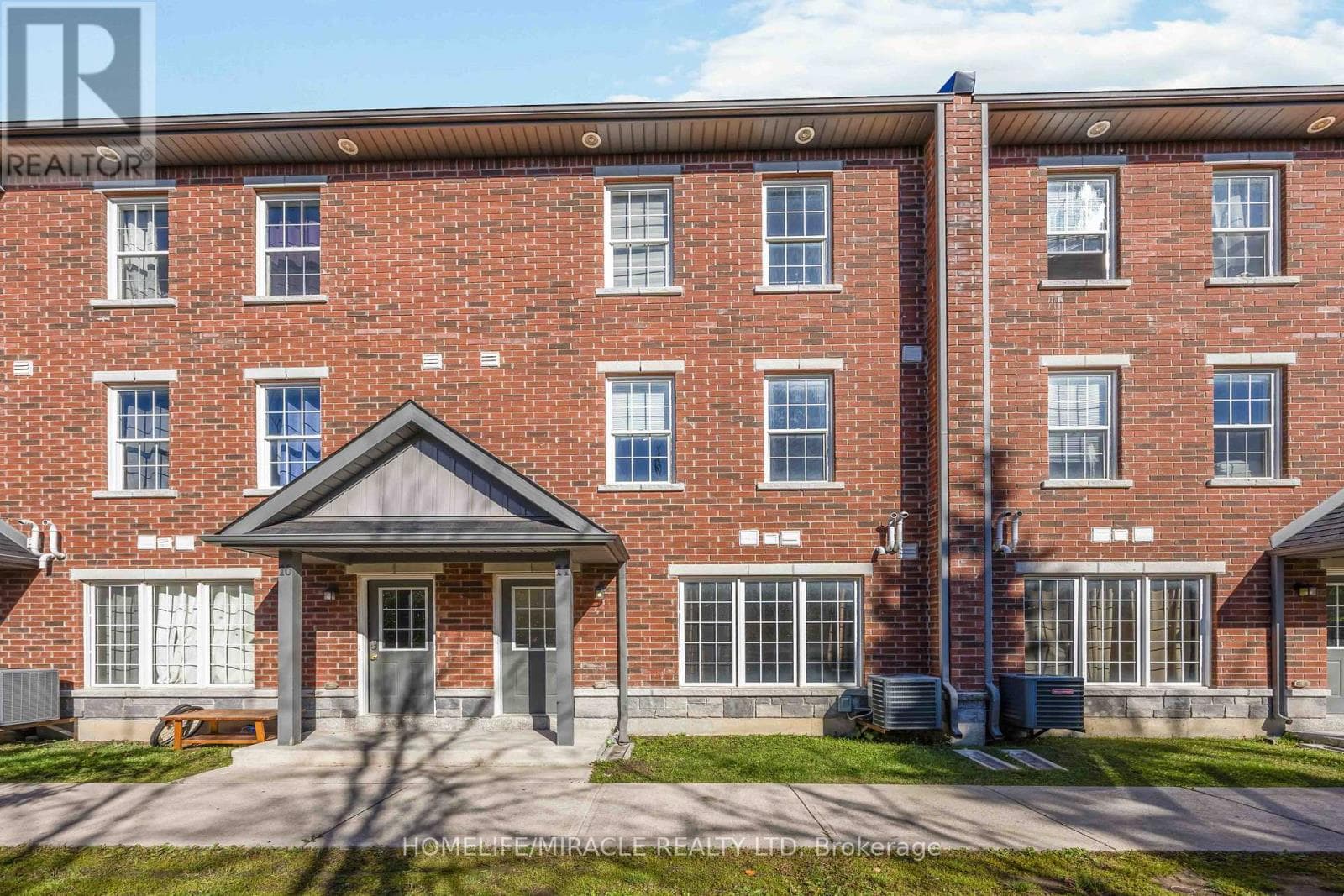 11 - 244 PENETANGUISHENE ROAD, Toronto — photo 2