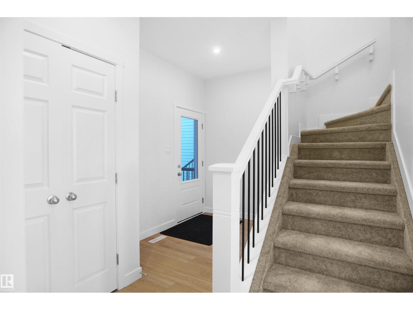 18967 28 AV NW — photo 3