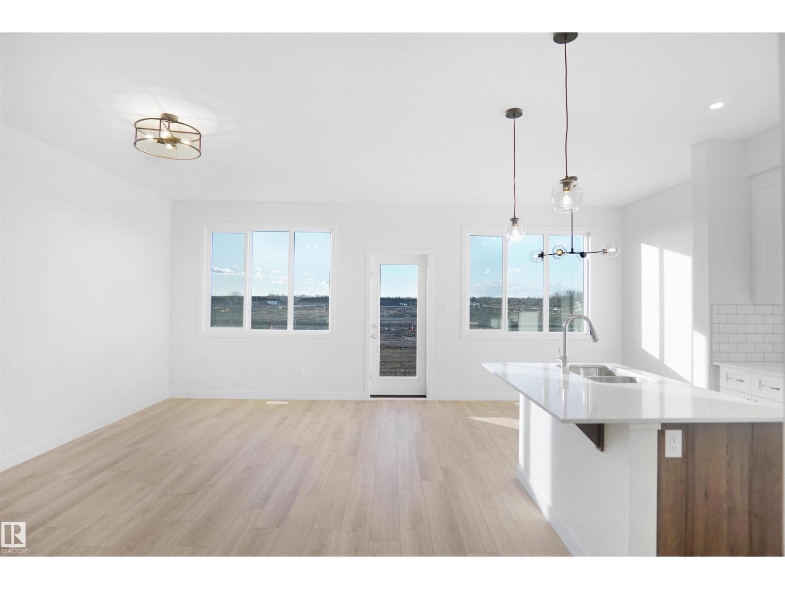 18967 28 AV NW — photo 5