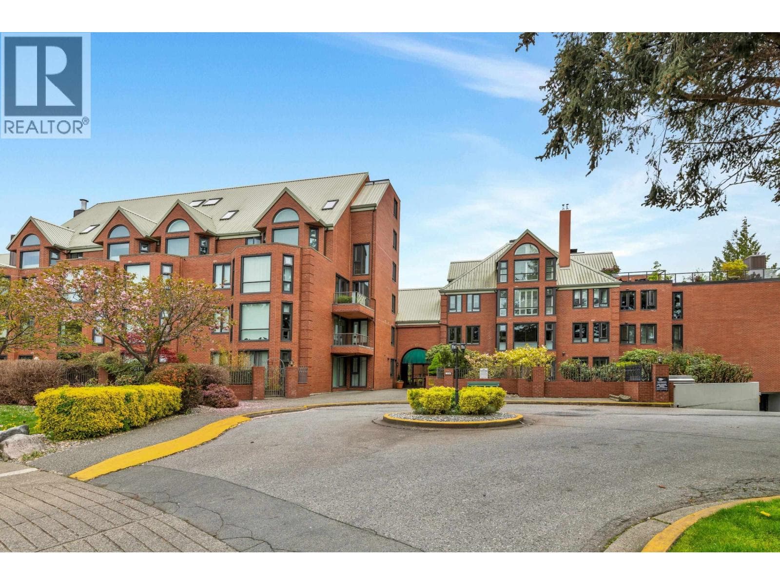 508 1350 VIEW CRESCENT in Beach Grove