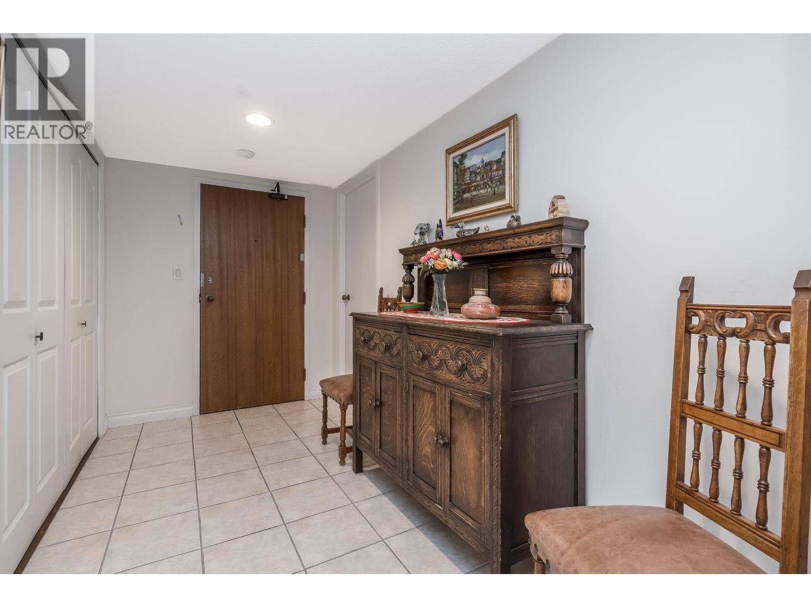 508 1350 VIEW CRESCENT — photo 4