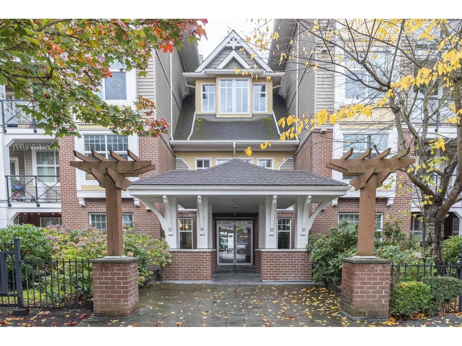 112 17712 57A AVENUE in Cloverdale