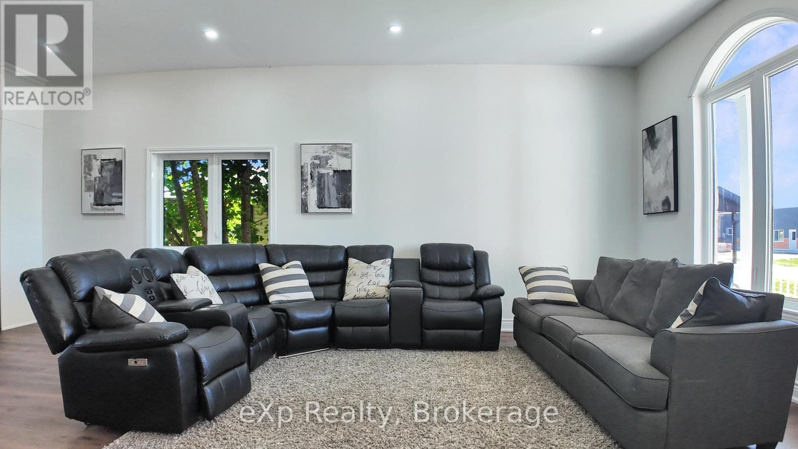 221 FORLER STREET, OnePoint — photo 4