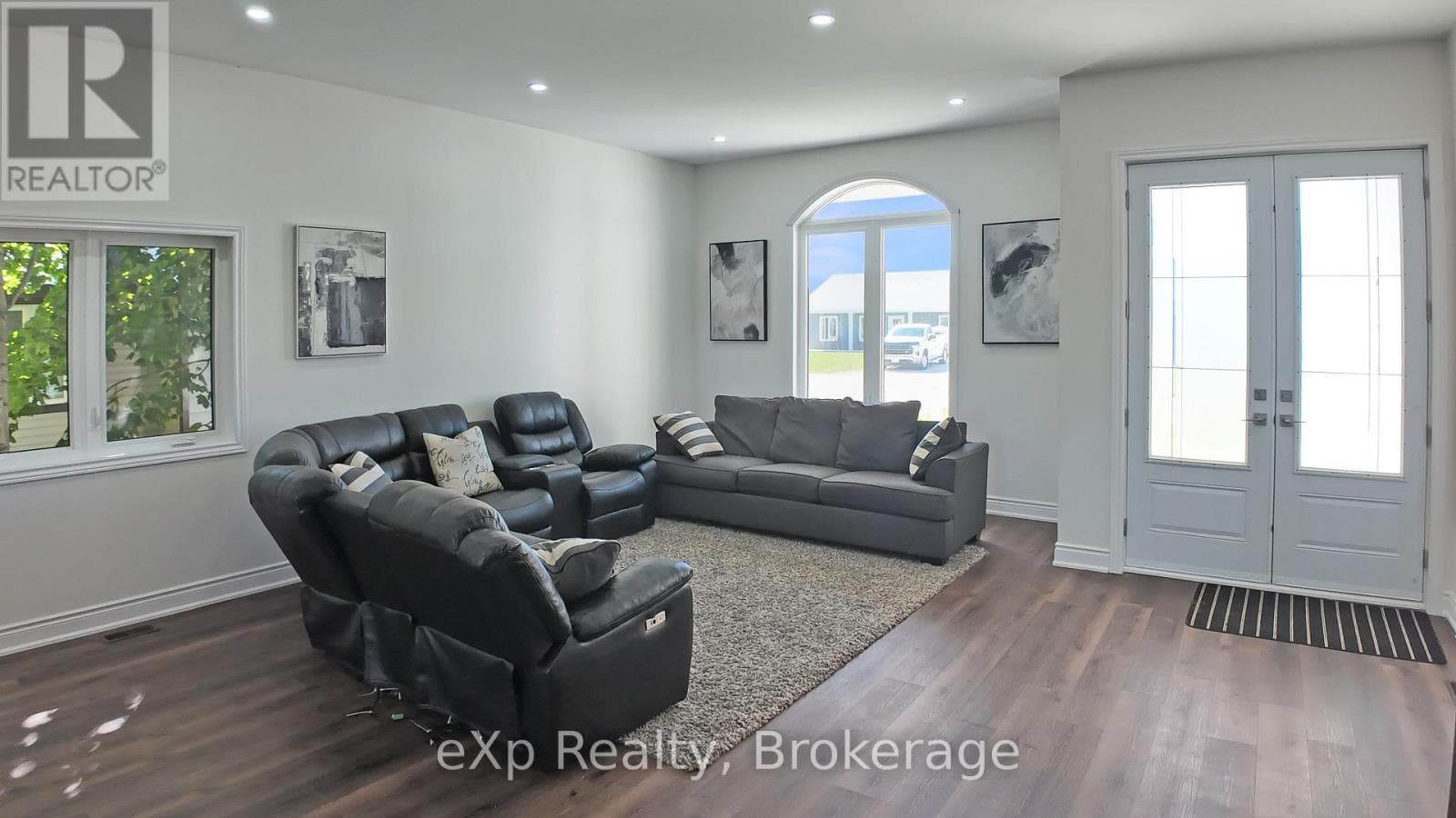 221 FORLER STREET, OnePoint — photo 3