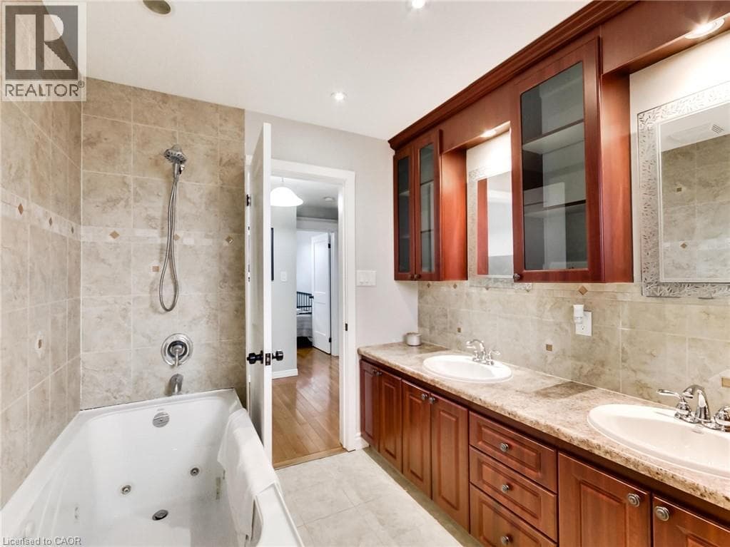 18 PAVAROTTI COURT, Cornerstone — photo 4