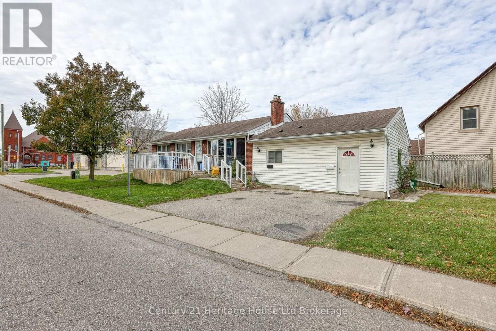 719 PEEL STREET — photo 3