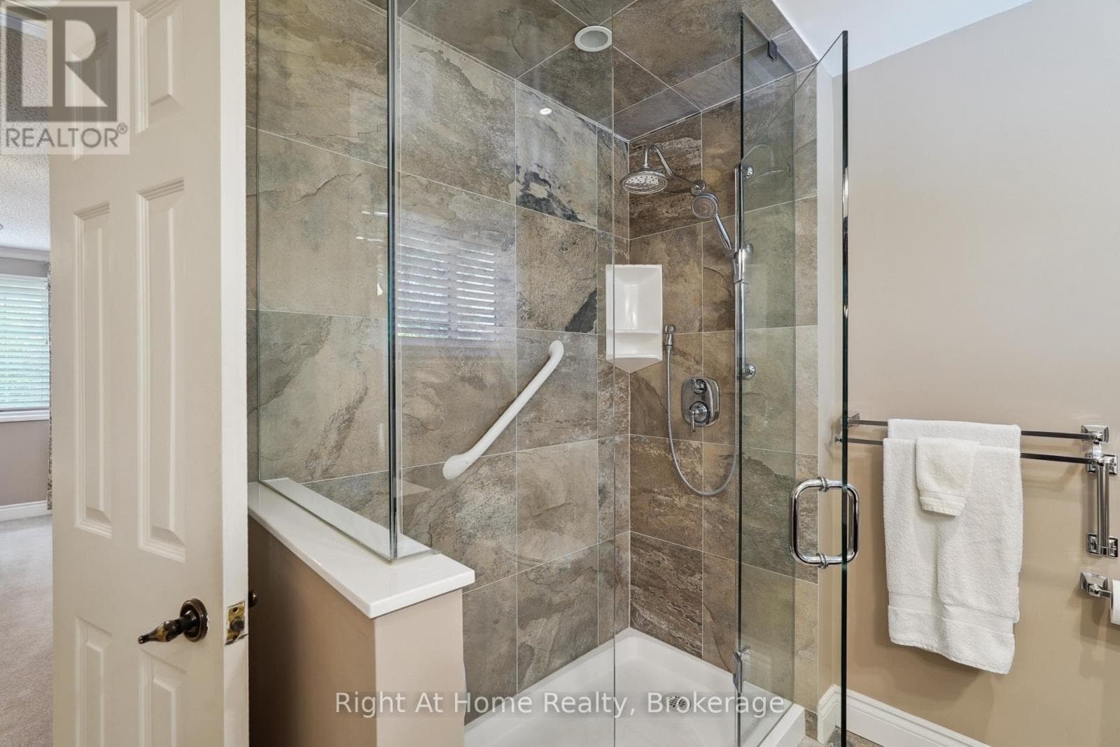 1445 GOLDEN MEADOW TRAIL, Oakville-Milton — photo 2
