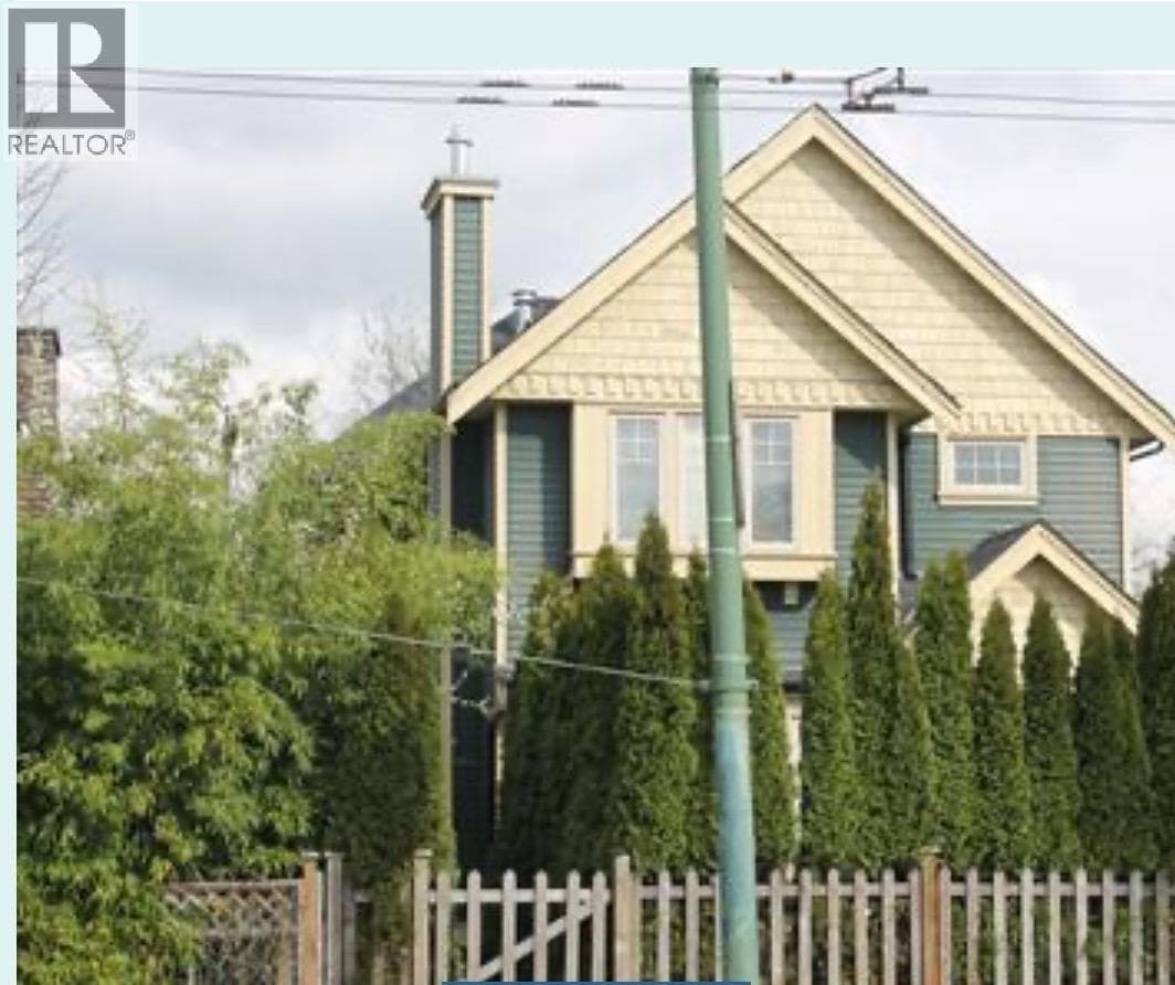 1943 EAST BROADWAY in Grandview-Woodland