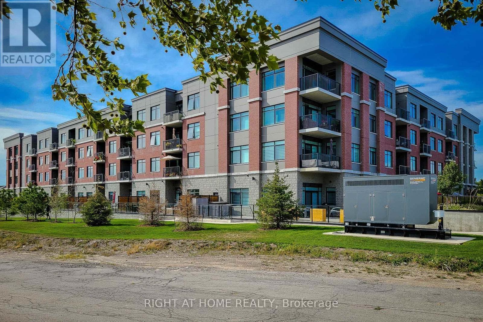 1 REDFERN Avenue Unit# 217, Toronto — photo 2
