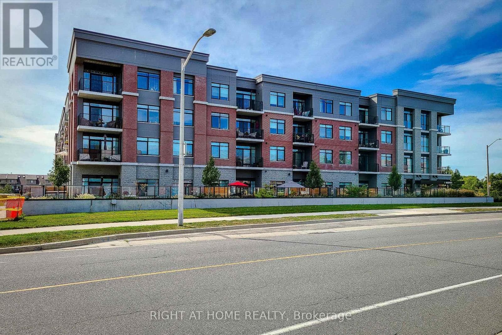 1 REDFERN Avenue Unit# 217, Toronto — photo 3