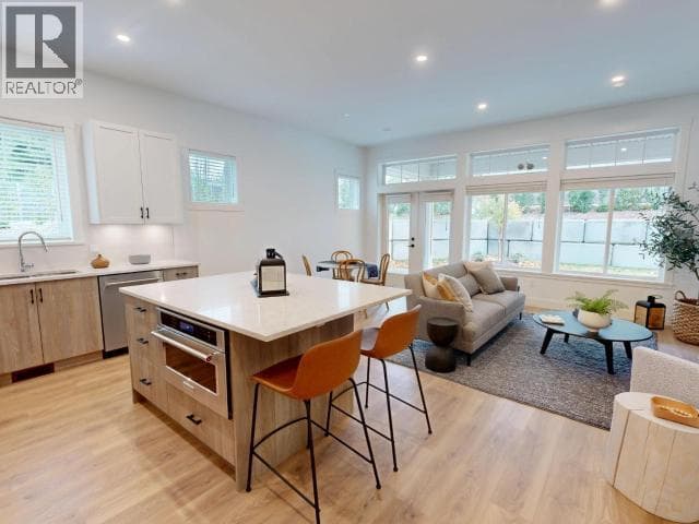 4076 SATURNA AVENUE — photo 4