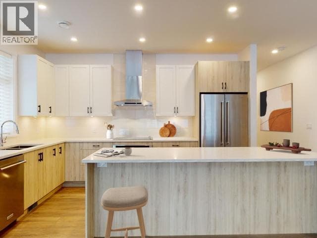 4076 SATURNA AVENUE — photo 3