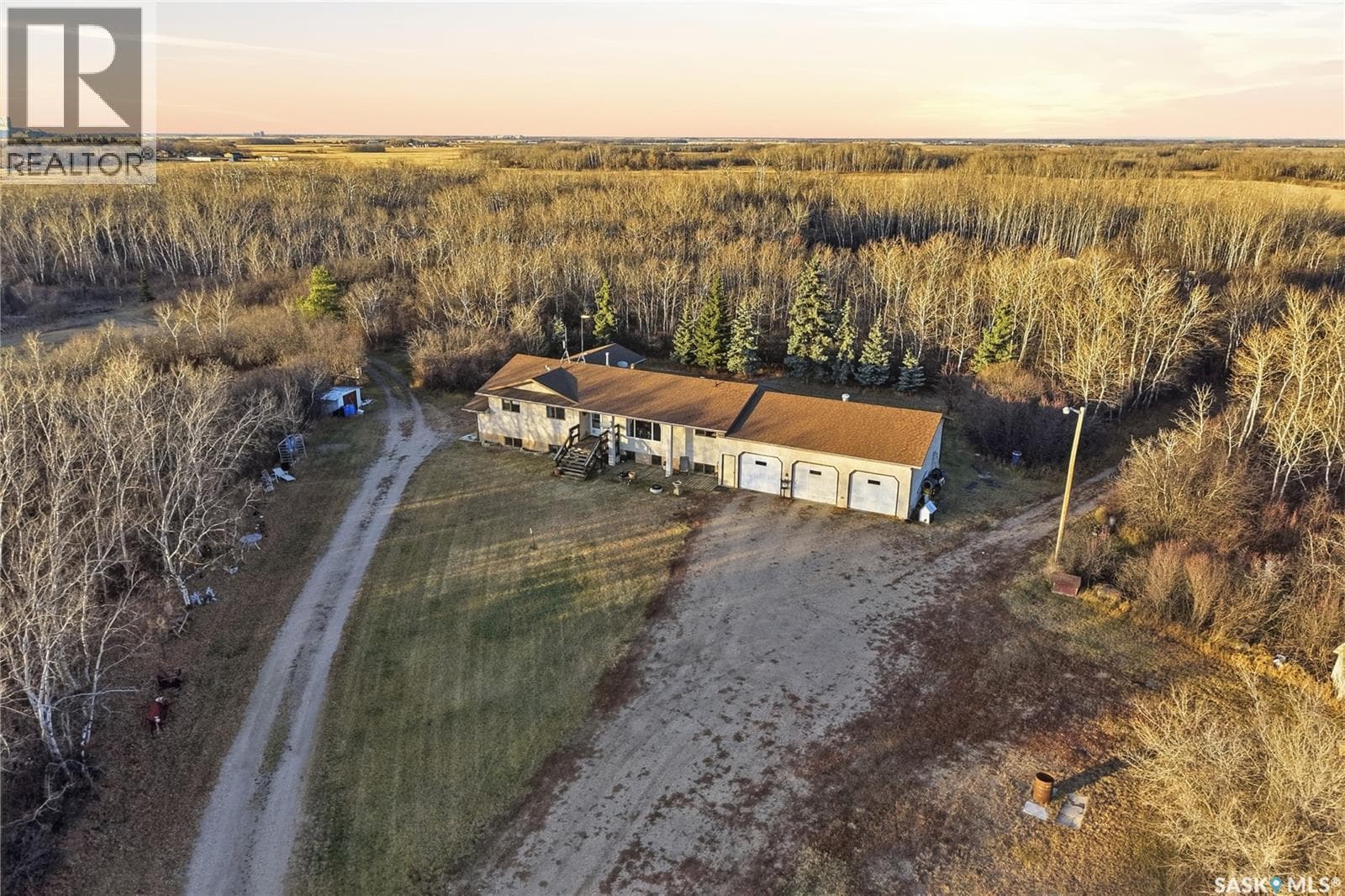 Merrill School Road Acreage, Saskatchewan — photo 2