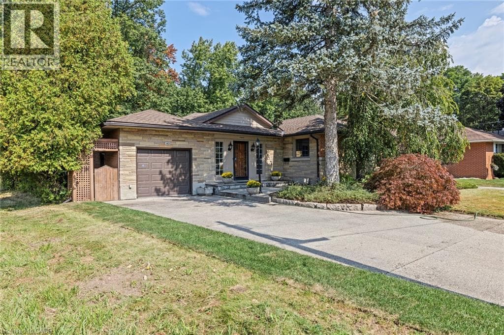 40 BERTRAM DRIVE in University Gardens