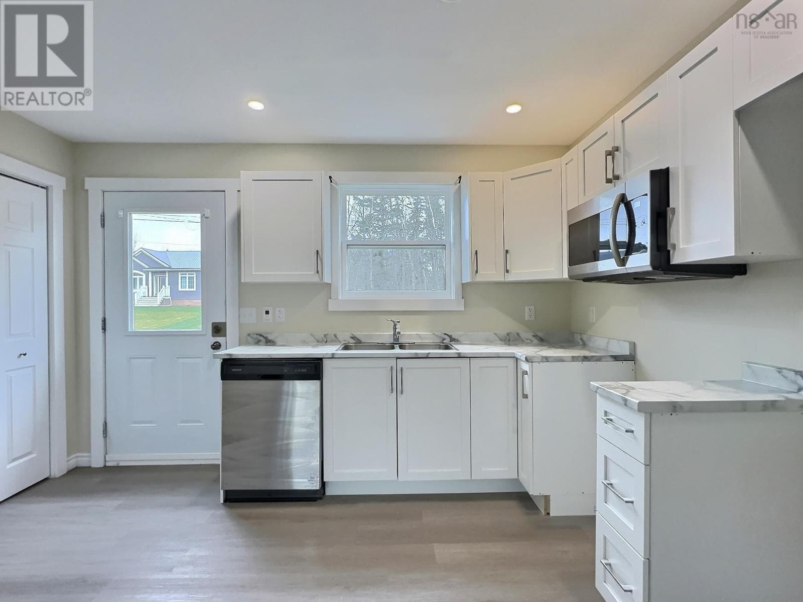 530 Sunset Avenue, NSAR — photo 3