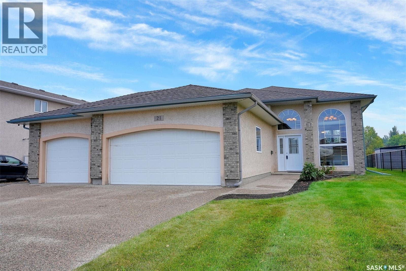 21 WOODS CRESCENT in 