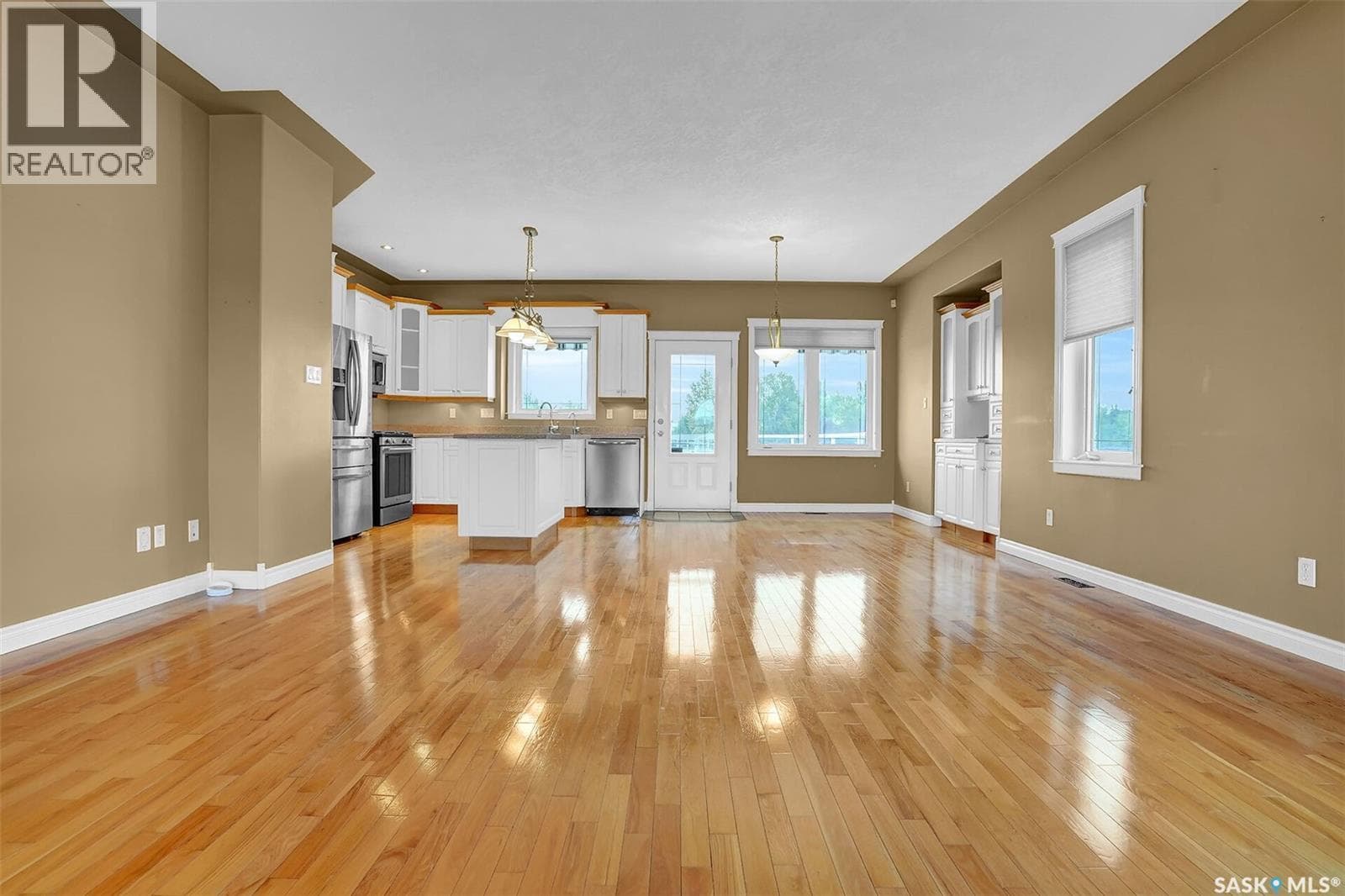 21 WOODS CRESCENT — photo 5