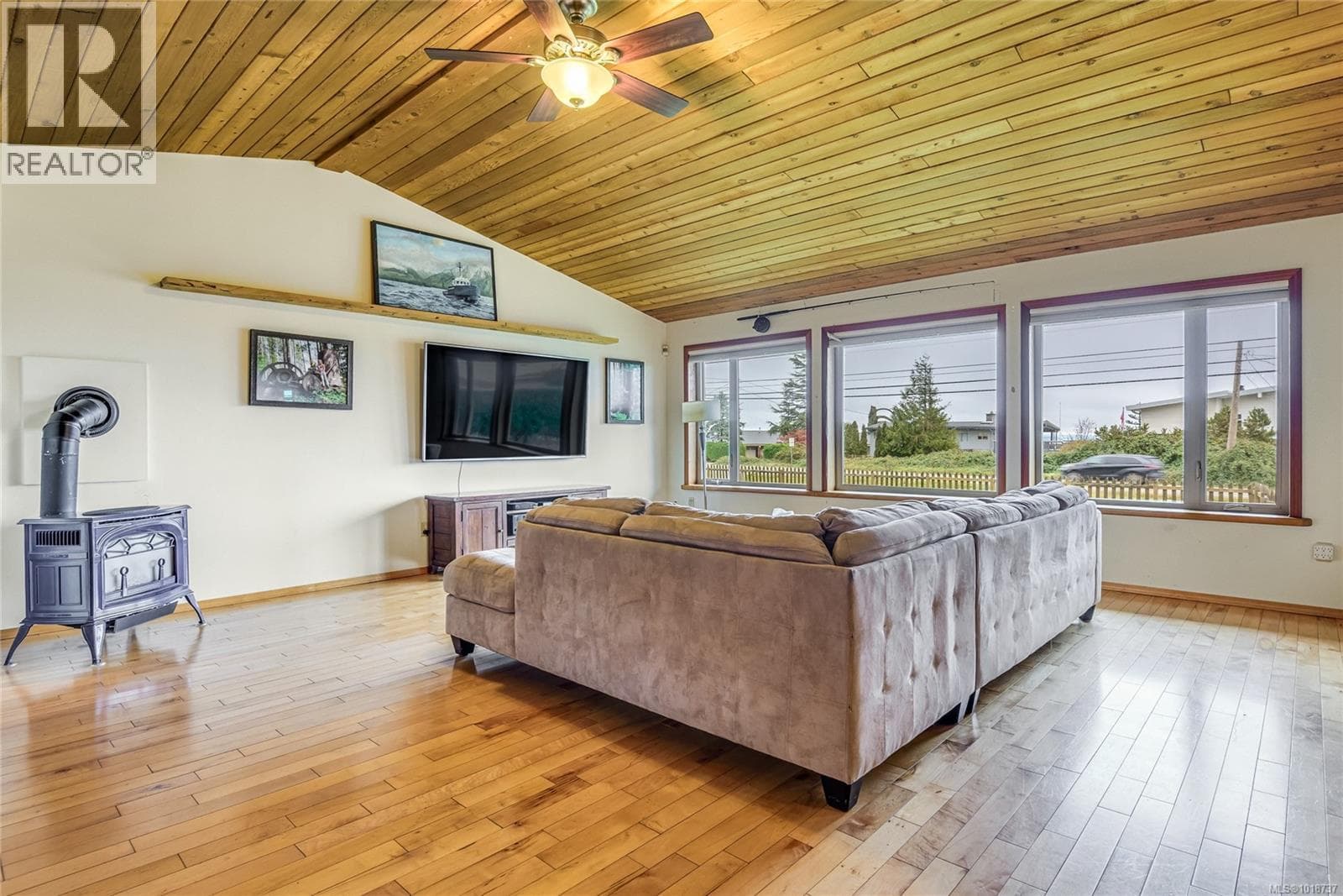 3910 Island Hwy, Vancouver Island — photo 2