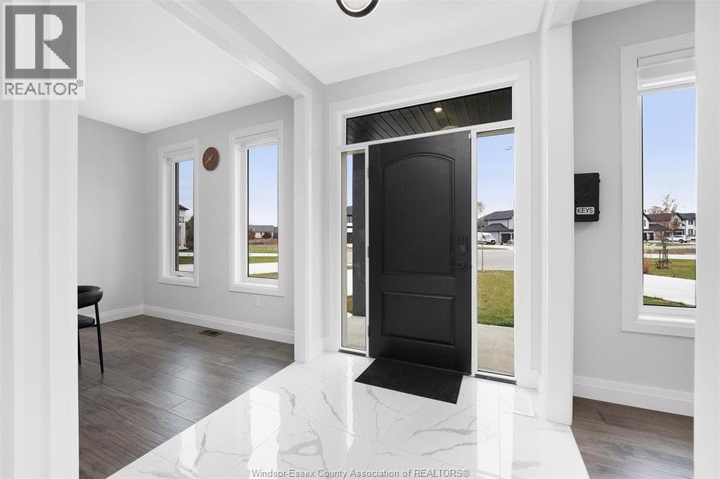 79 NOBLE COURT, Windsor — photo 3