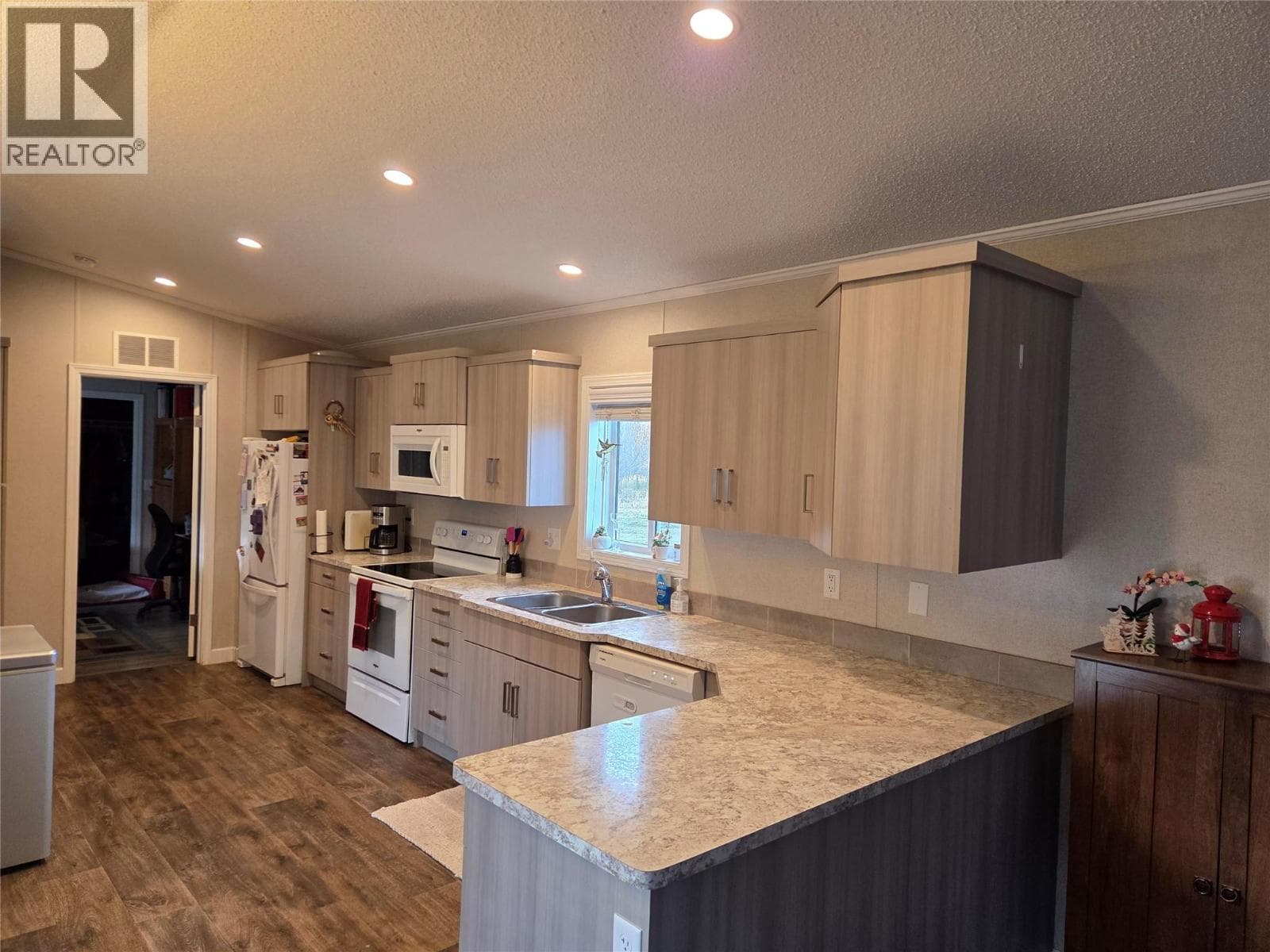 1911 Osprey Lane, Interior REALTORS® — photo 5