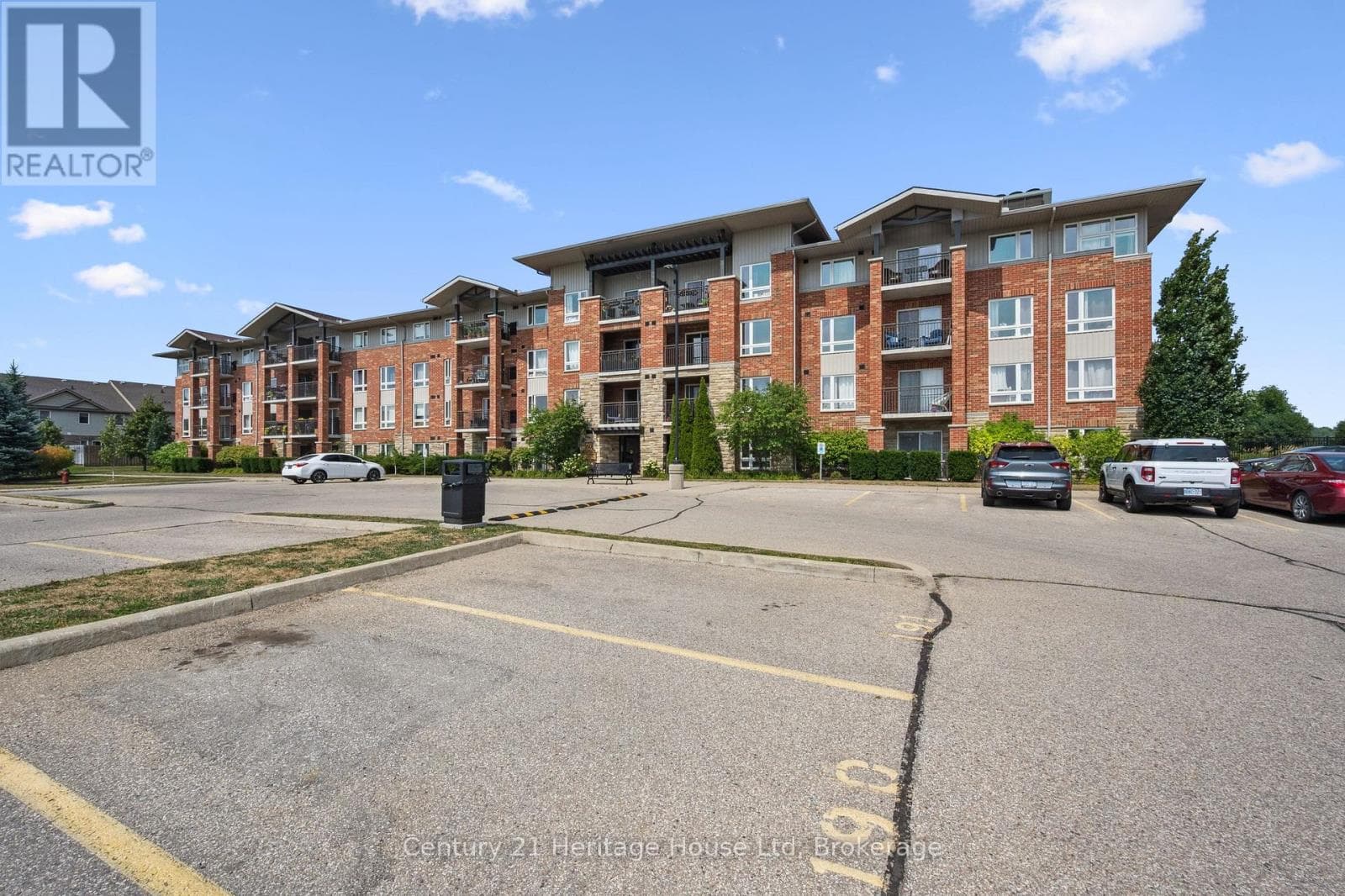 206 - 60 LYNNMORE STREET — photo 3