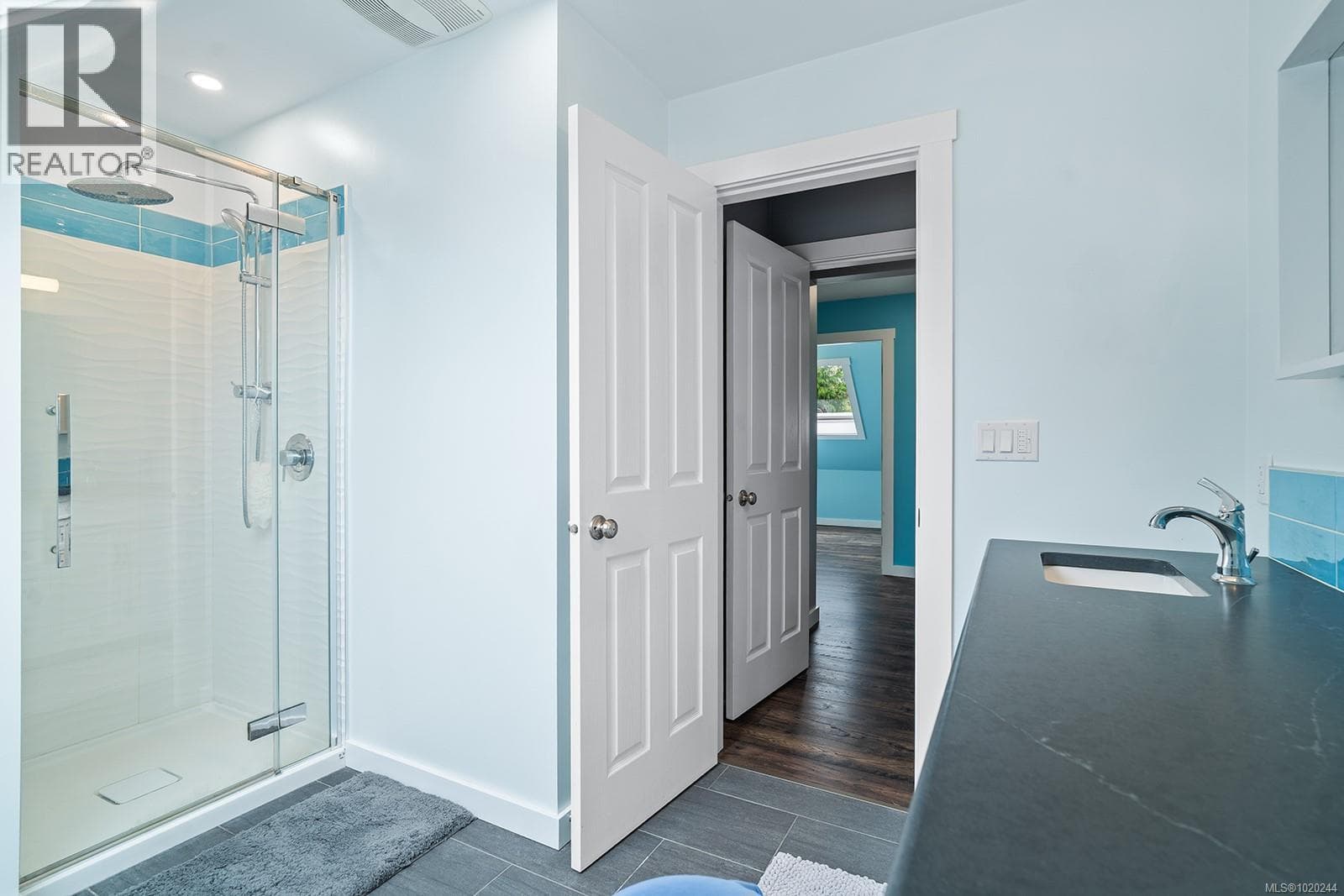 647 Tamarack Dr in 