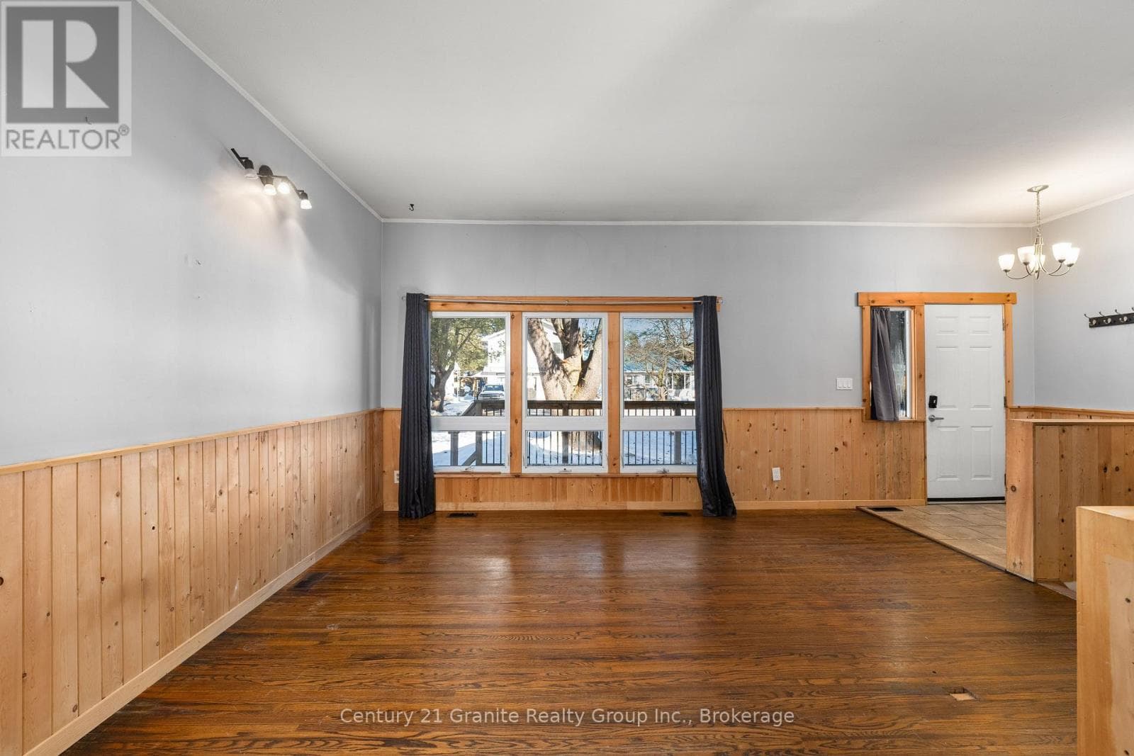 37 MCKAY STREET — photo 3