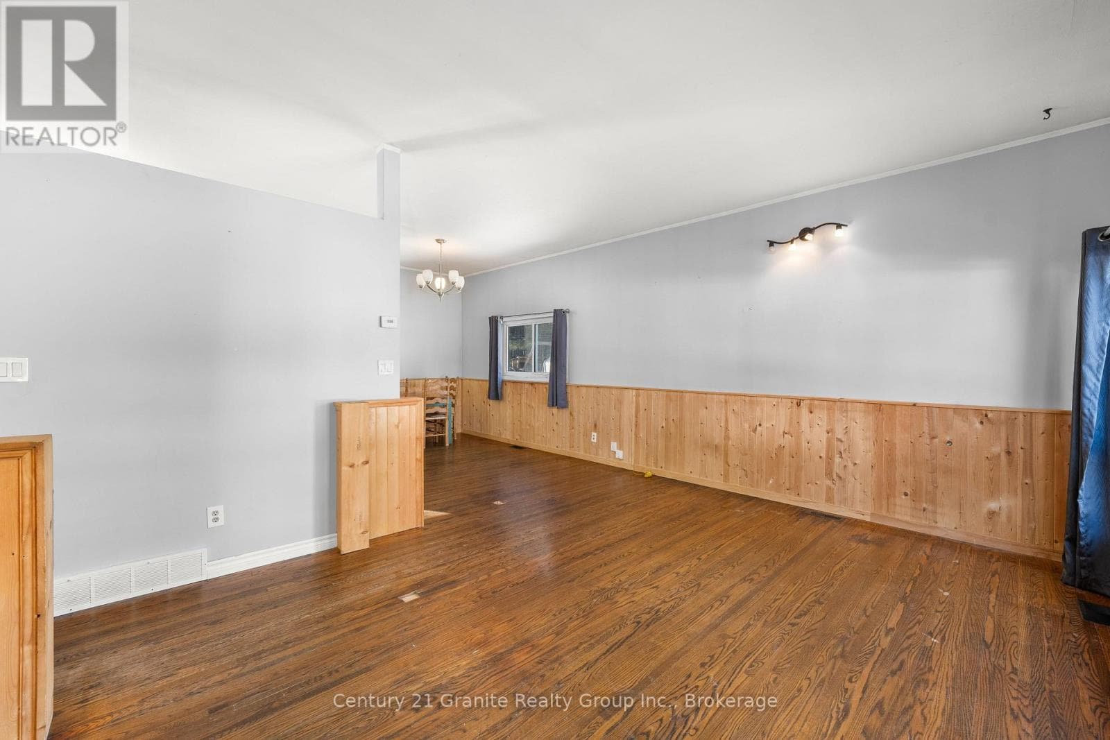 37 MCKAY STREET — photo 5