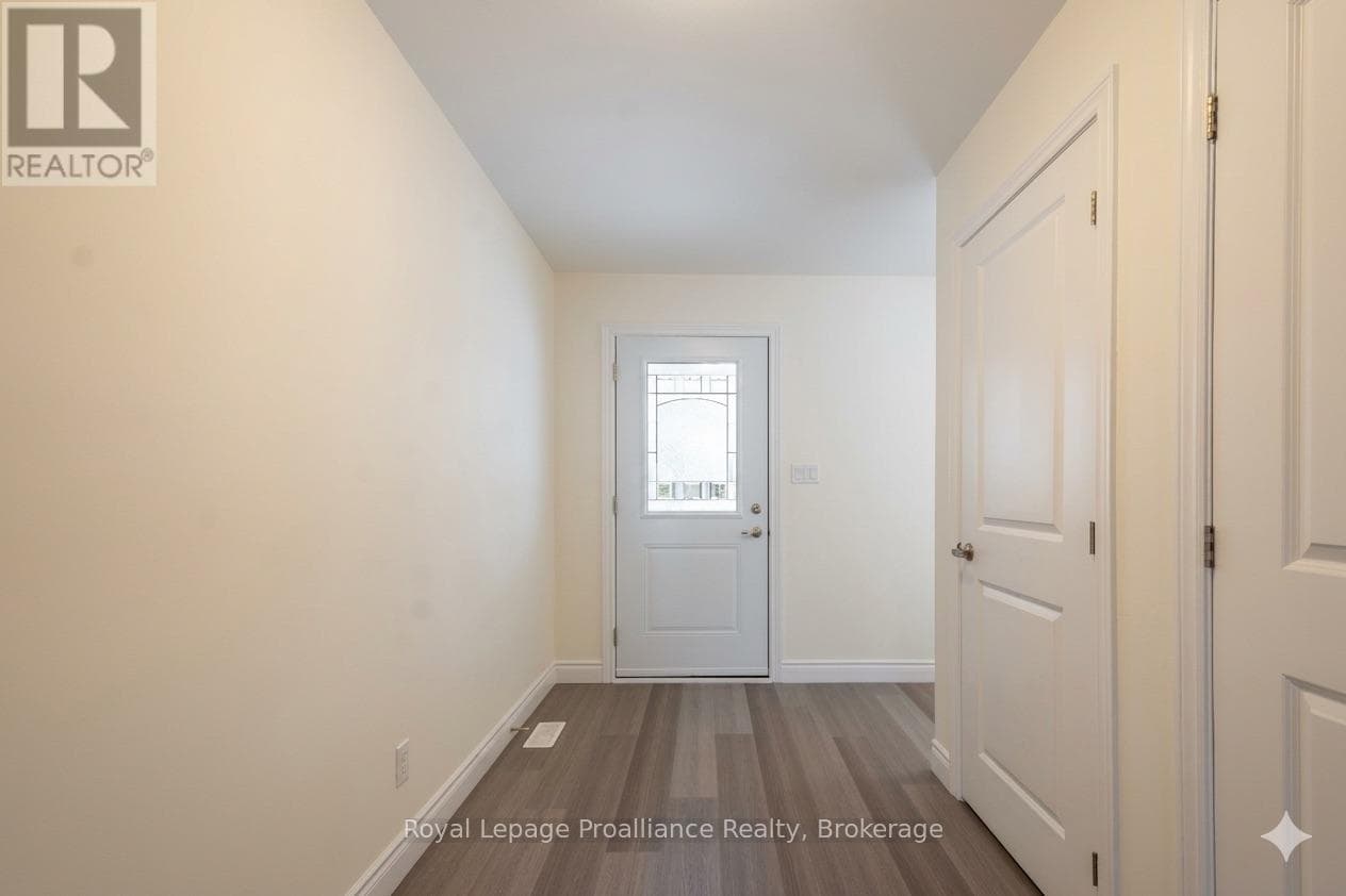 121 FARRINGTON CRESCENT, Central Lakes — photo 3