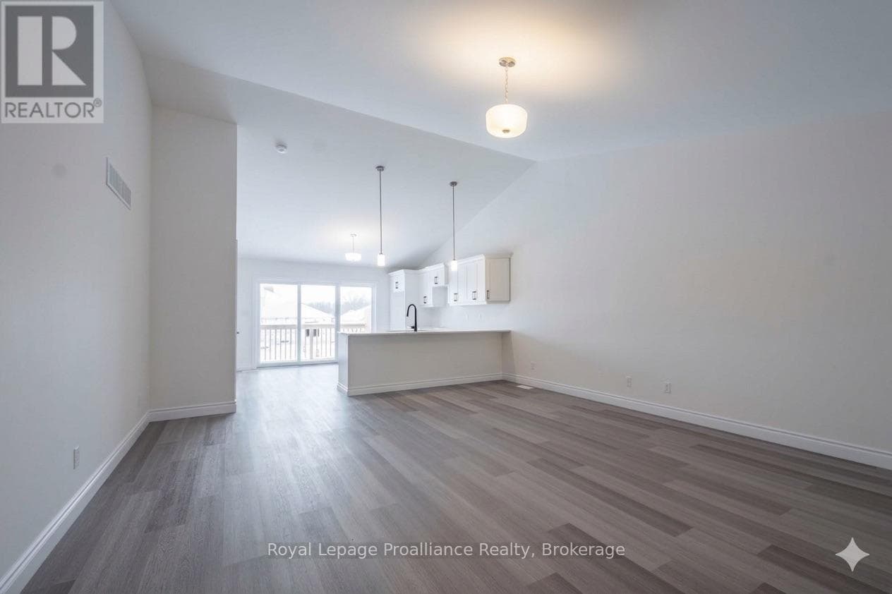 121 FARRINGTON CRESCENT, Central Lakes — photo 4