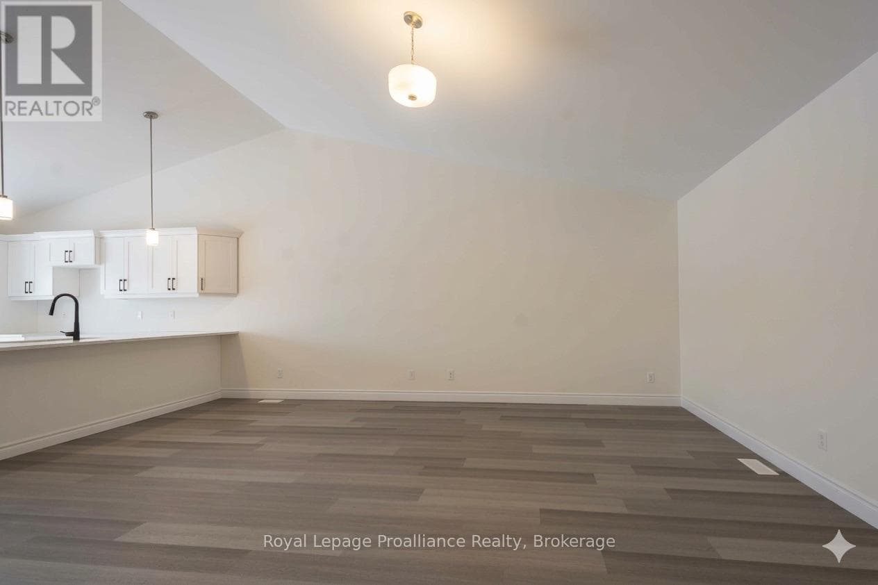 121 FARRINGTON CRESCENT, Central Lakes — photo 5