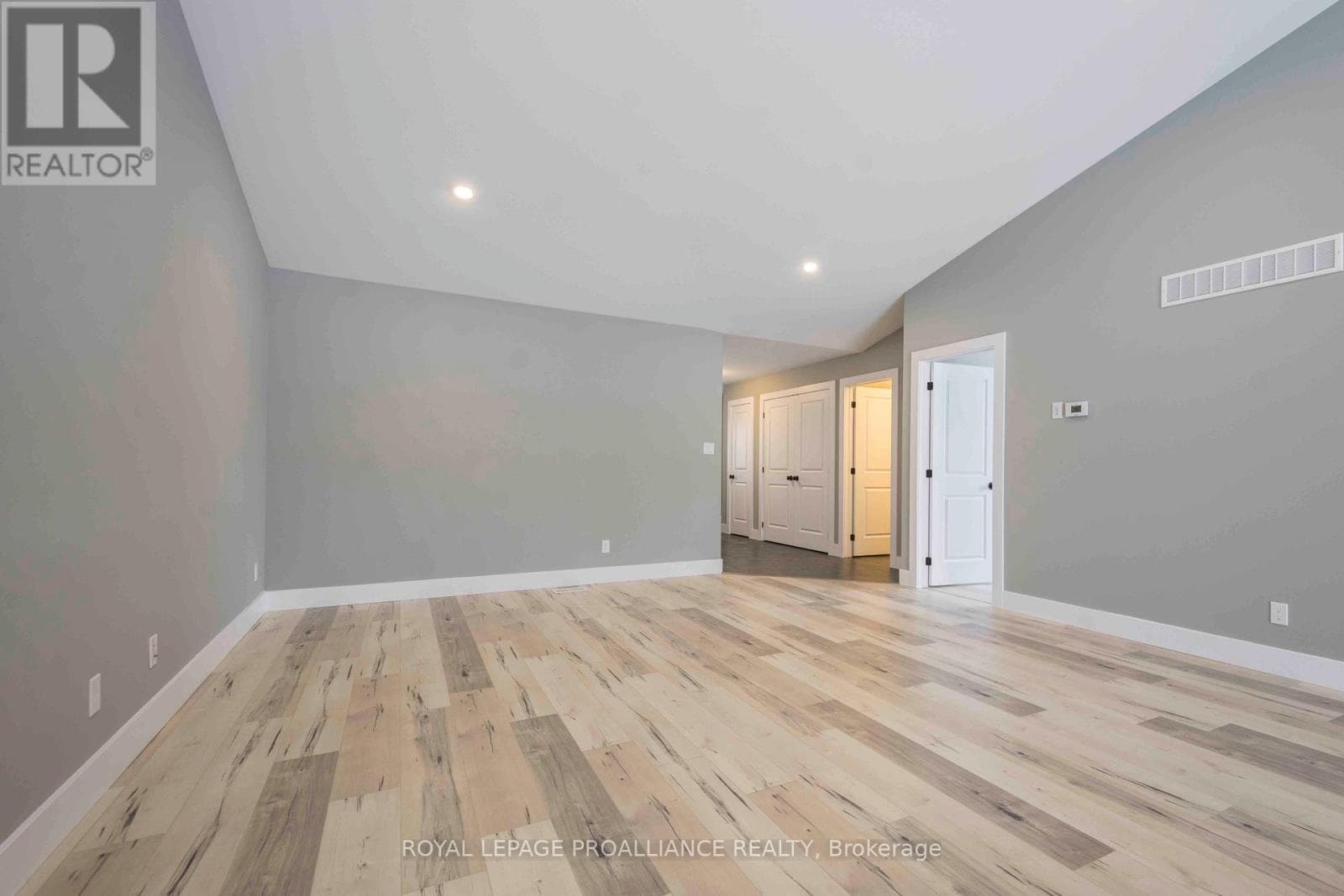 123 FARRINGTON CRESCENT, Central Lakes — photo 4