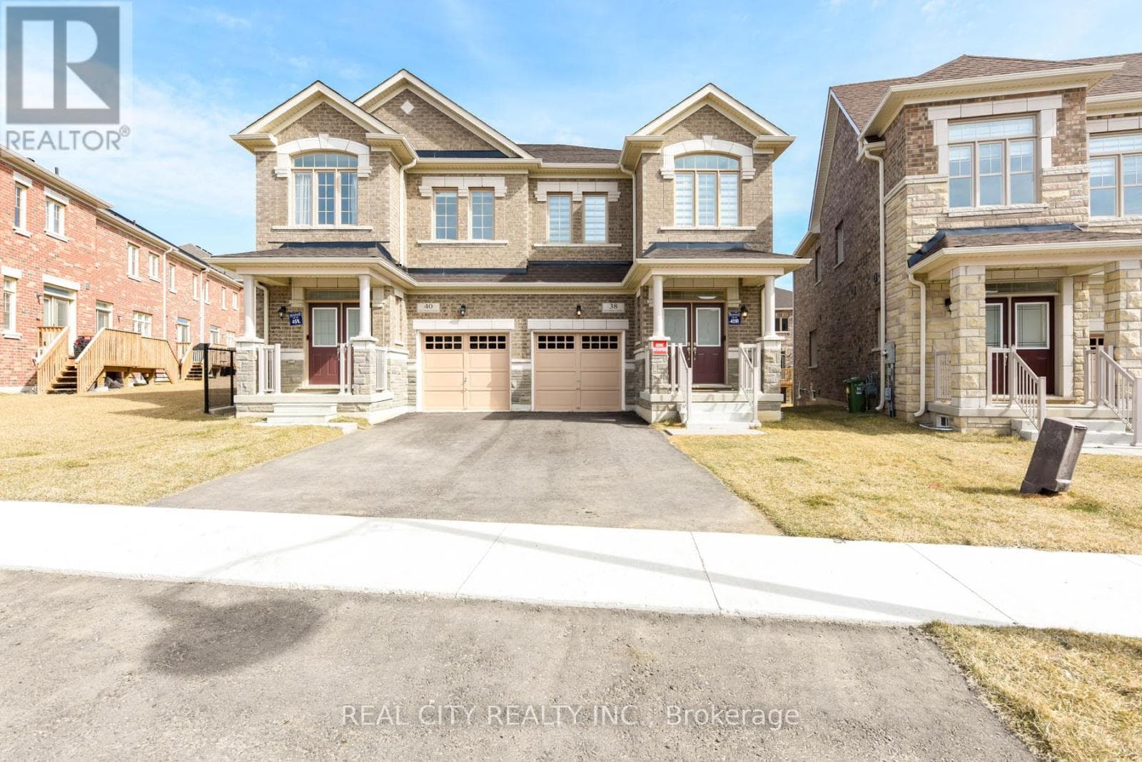 38 SILVER MEADOW GARDENS, Toronto — photo 2