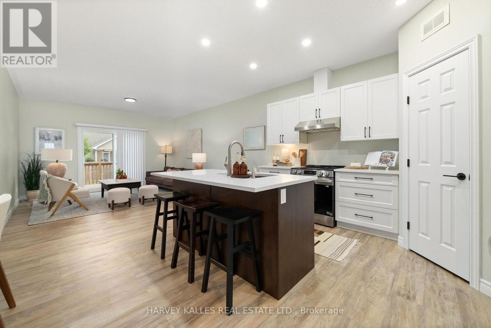 16 DAYTON COURT, Central Lakes — photo 3