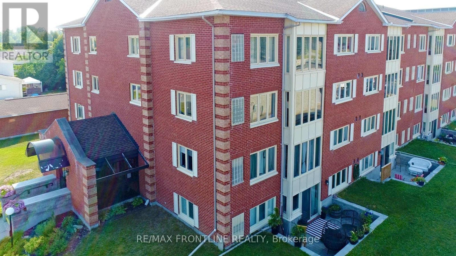 UNIT #302 - 10 ARMSTRONG DRIVE — photo 2