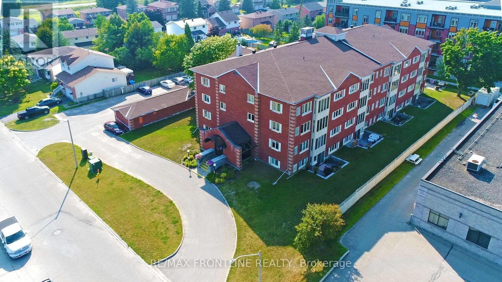 UNIT #302 - 10 ARMSTRONG DRIVE — photo 3