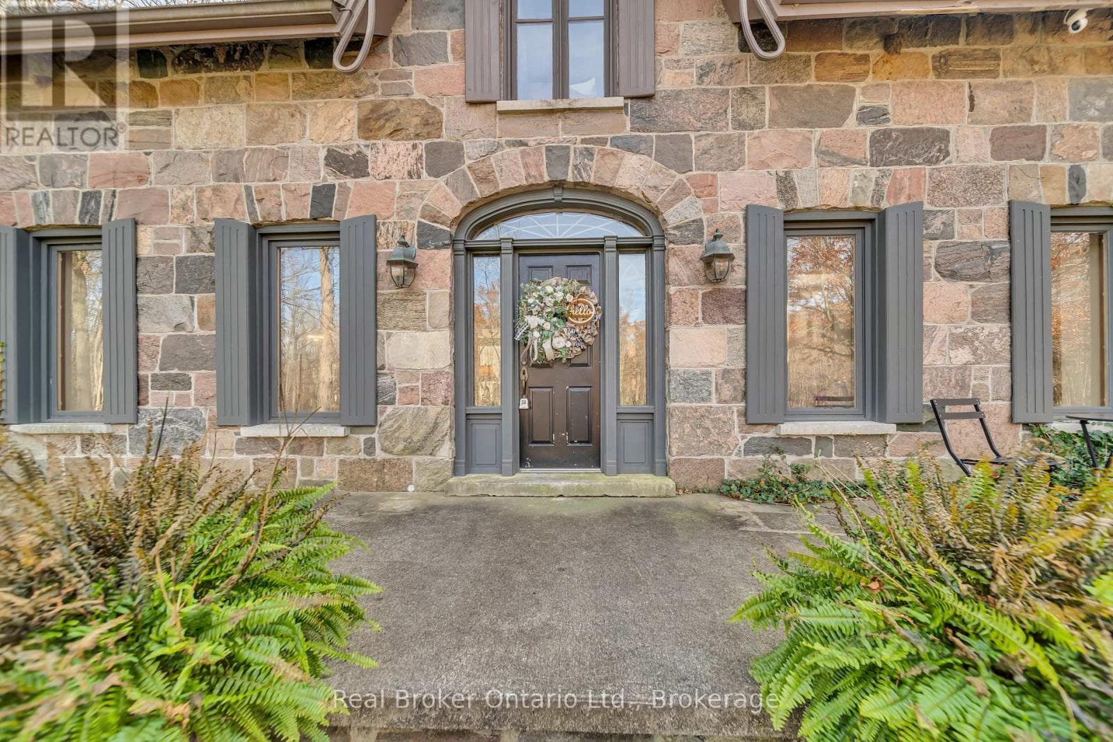 4766 HYNDMAN DRIVE — photo 2