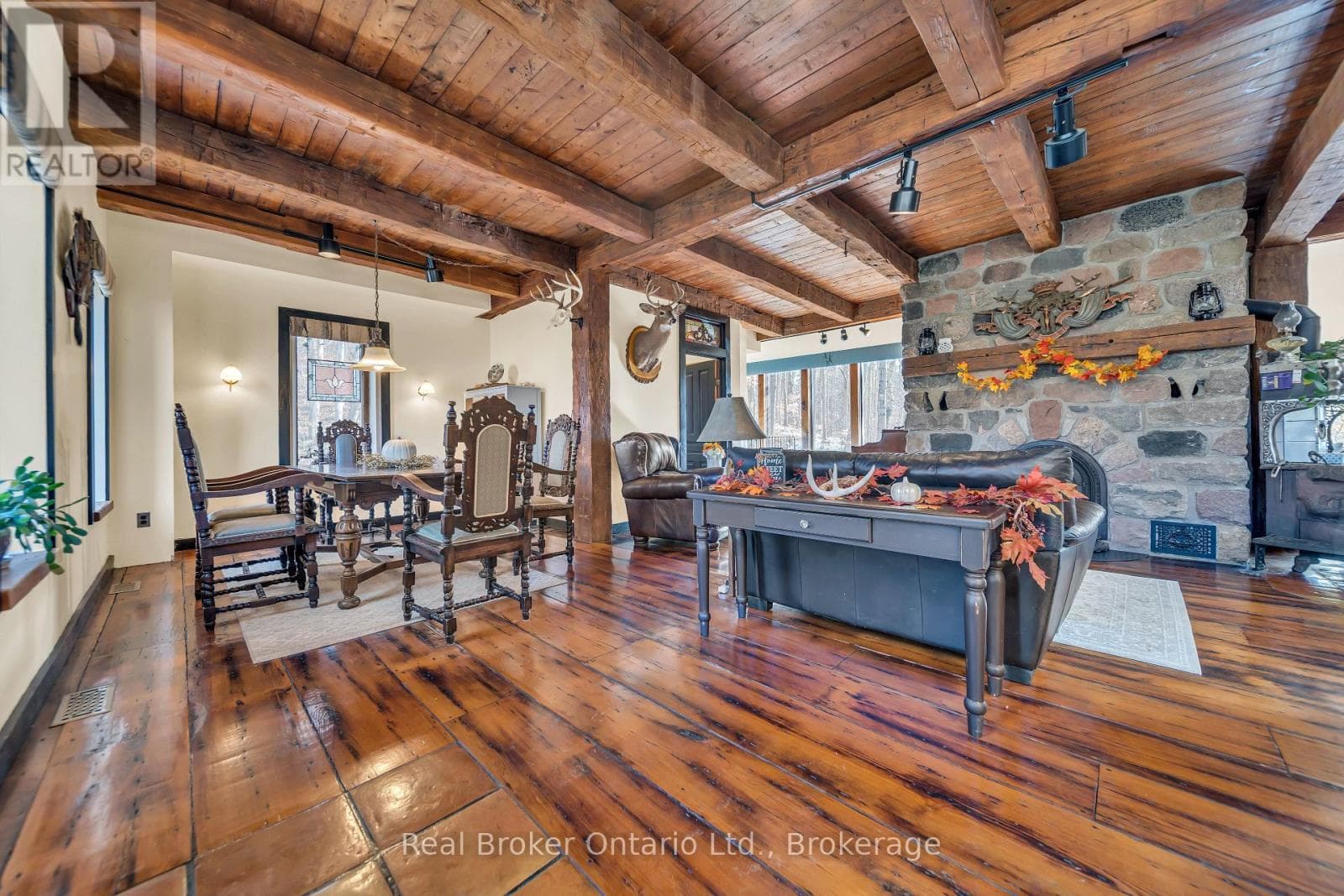 4766 HYNDMAN DRIVE — photo 3