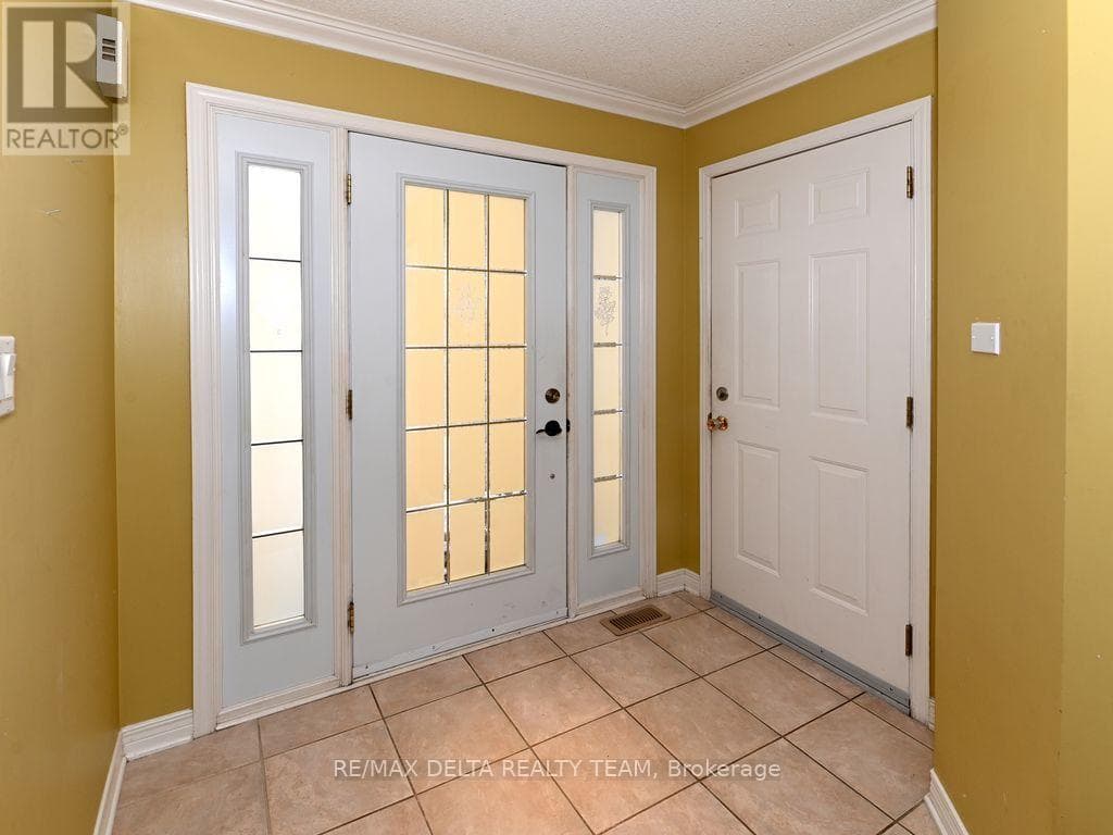 150 SANDRA CRESCENT, Ottawa — photo 2
