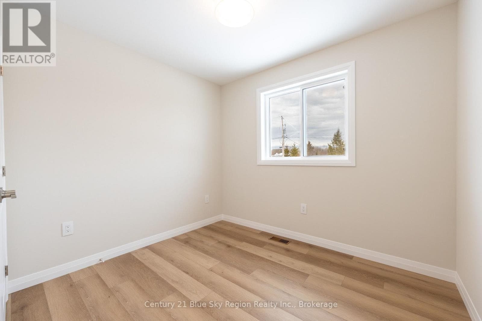 201 TALON CRESCENT, North Bay — photo 3