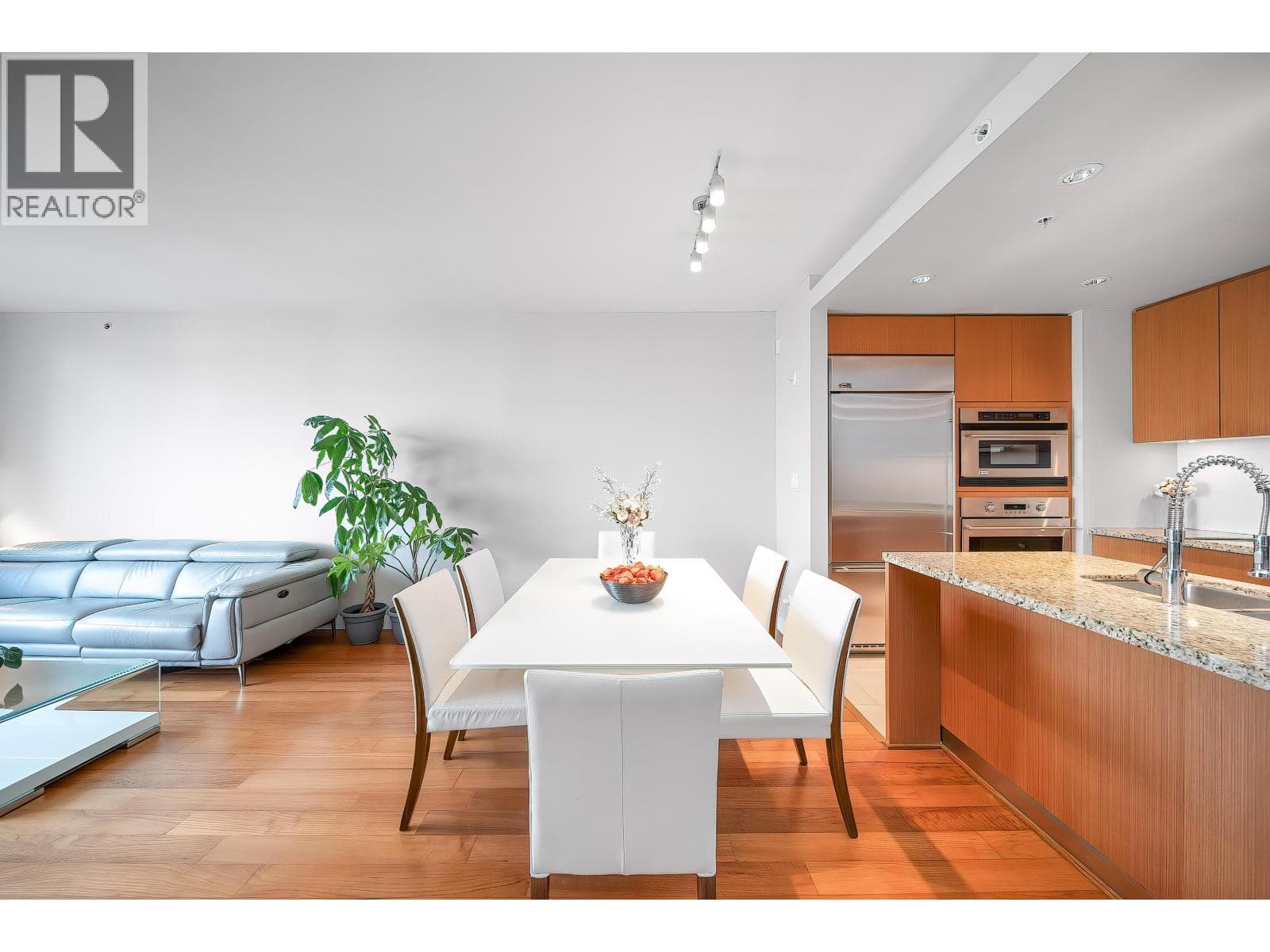 404 6080 IONA DRIVE — photo 5