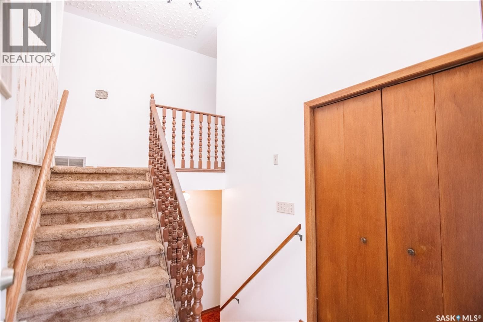31 TRIFUNOV CRESCENT — photo 2